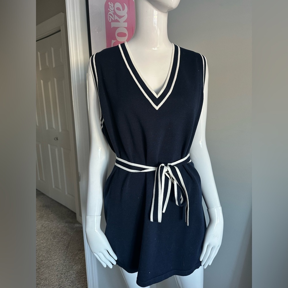 Jones ladies navy blue top belt